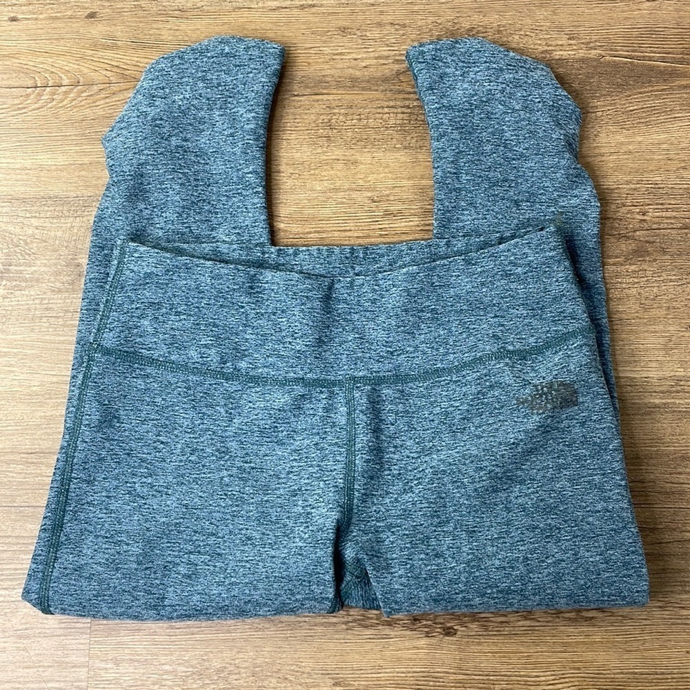 The North Face Women’s Heathered Turquoise Ruched Crop Leggings, size small